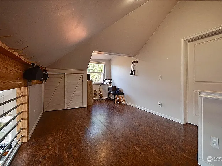 1001 N Montesano St — Photo 13