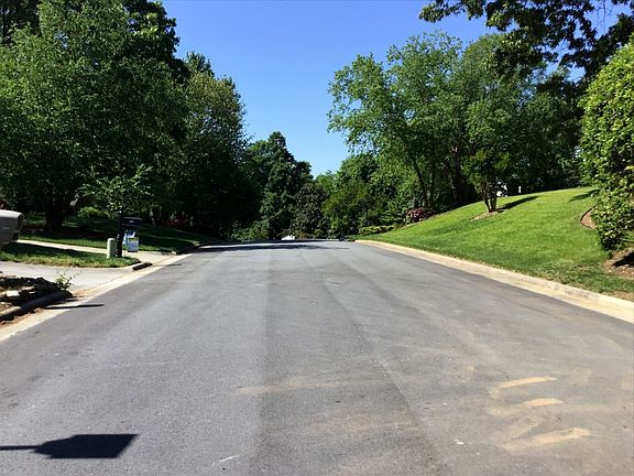 4th image of 203 Woodfern Dr