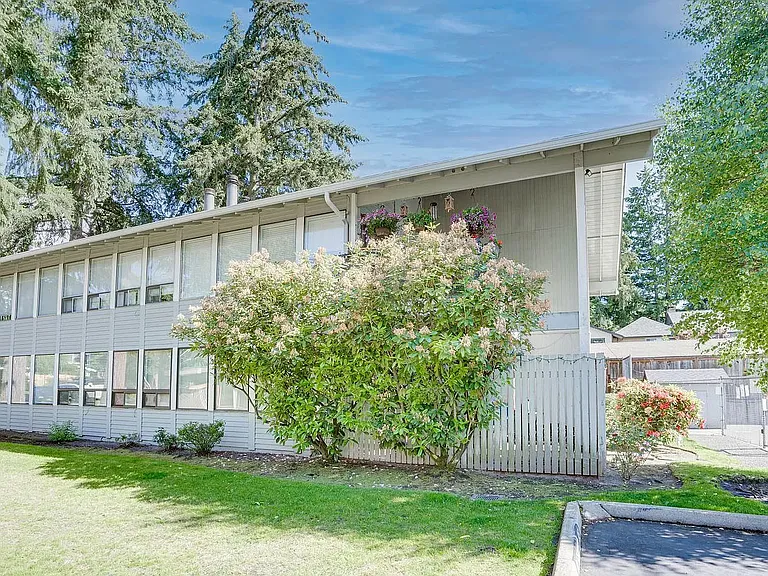 1608 149th Pl SE #4 — Photo 1