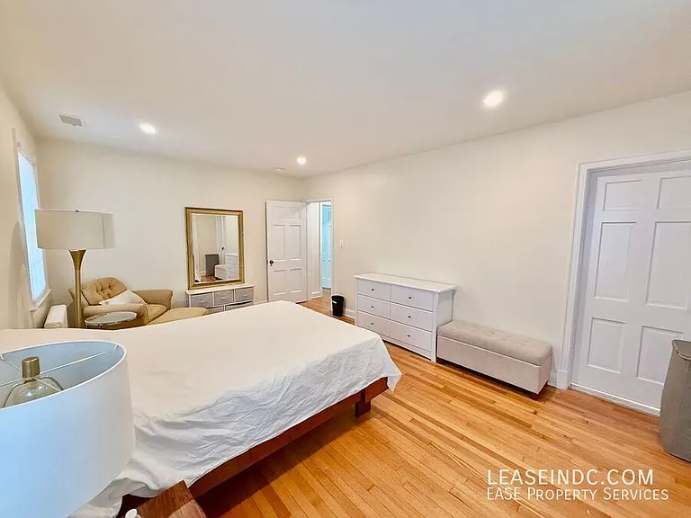 4825 Butterworth Pl NW — Photo 23