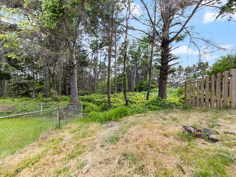 427 SE Inlet Ave — Photo 42