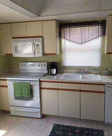 3rd image of 10131 Maddox Ln APT 101