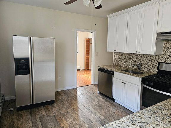 4th image of 126 Dubois Ave