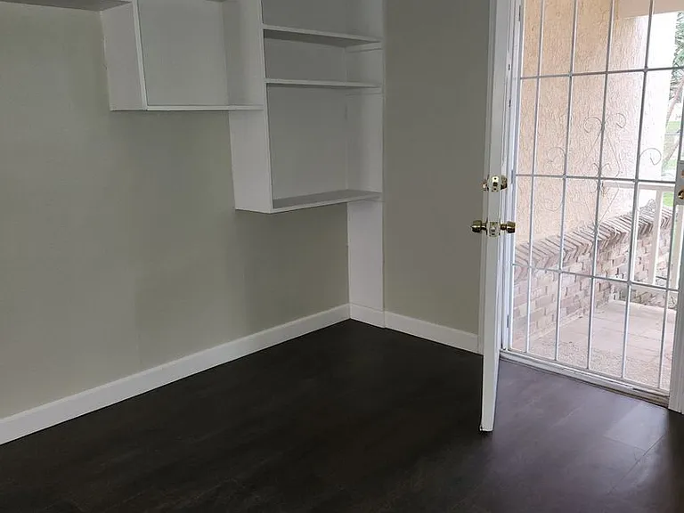 2231 Elton Ave — Photo 9