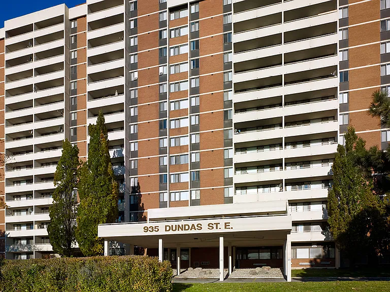 935 Dundas St E — Photo 1