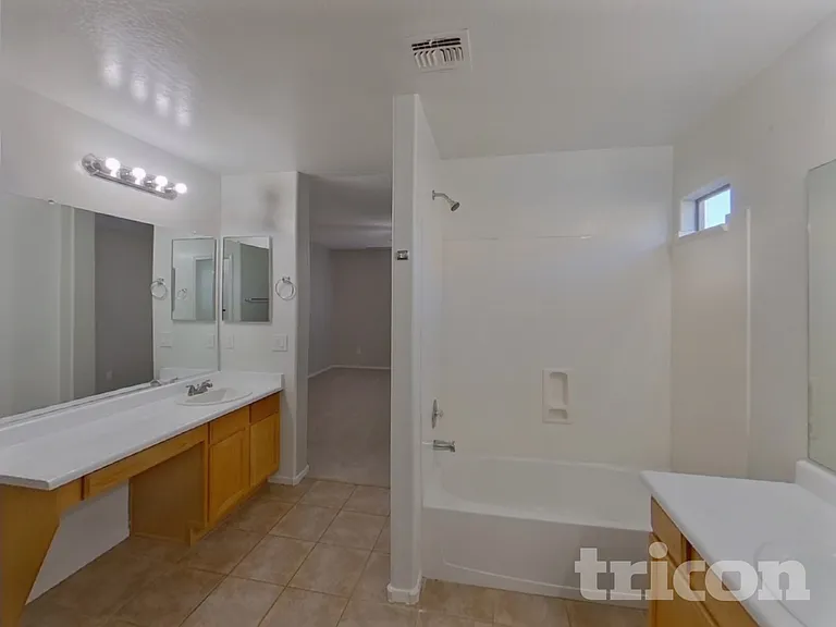 42309 W Desert Fairways Dr — Photo 7