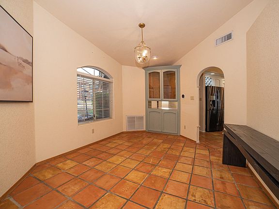5th image of 1464 W 32nd Pl