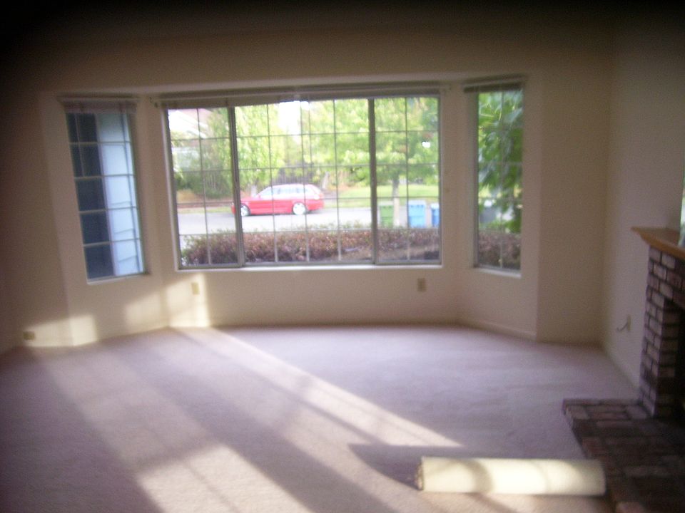 2nd image of 2023 Seville St
