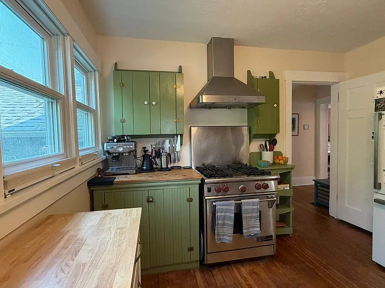 1424 W Franklin St — Photo 13