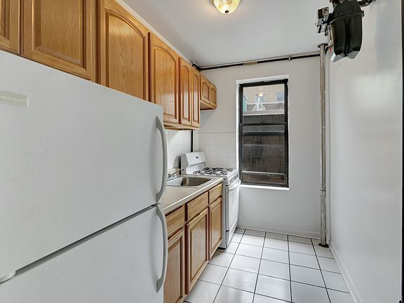 4th image of 3044 Kingsbridge Ave #2A