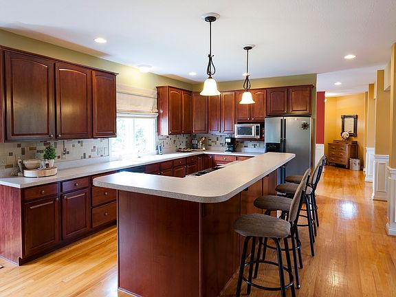2nd image of 275 Ashbourne Dr
