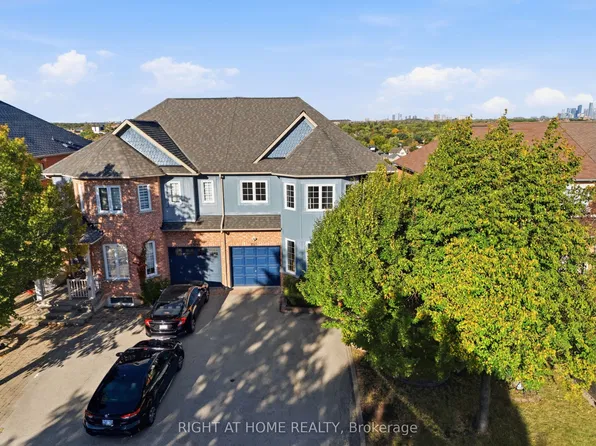 2311 Bankside Dr, Mississauga, ON L5M 6E1