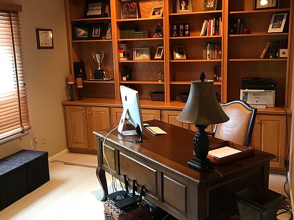 5th image of 19 Hazelwood Ln