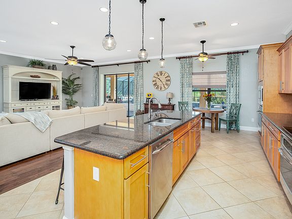 4th image of 27072 Grand Oak Ln