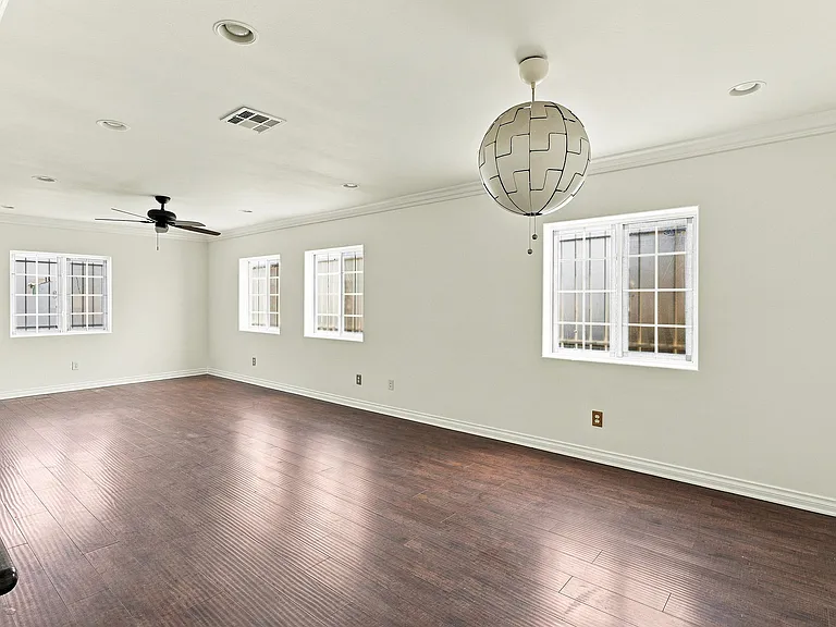 246 E Gage Ave — Photo 10