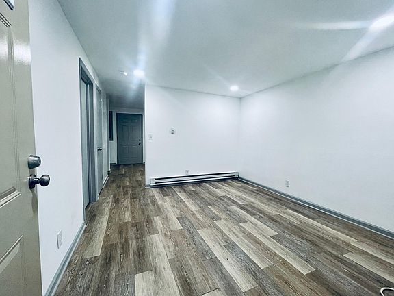 4th image of 807 Burwood Ave