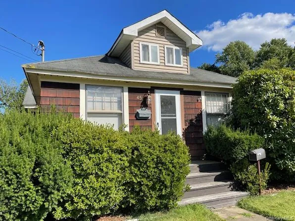 45 Cedar Avenue, Farmingdale, NY 11735