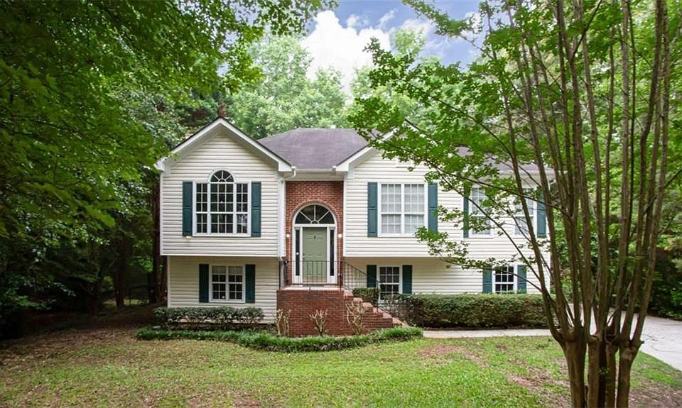 1st image of 2975 Summit Ln