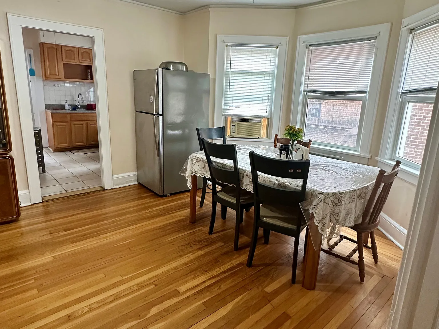 3 bed, 1300 sqft, $3,250 — Photo 3
