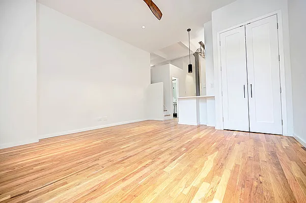 Rented by Urbane Brokerage | media 20