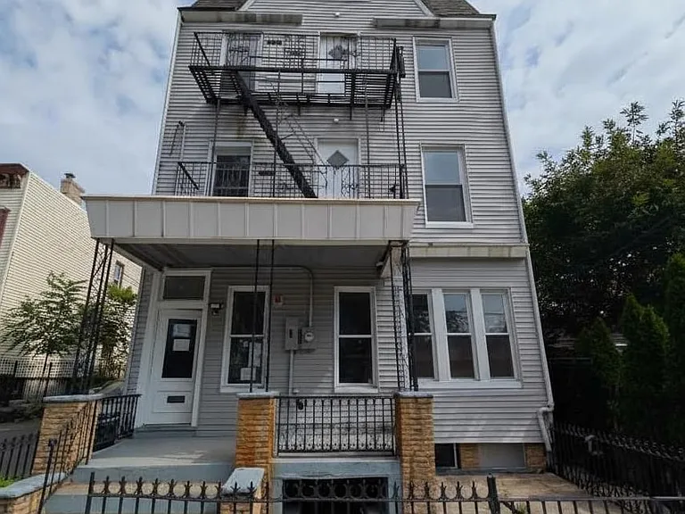 10 Sherman Pl #7 — Photo 1