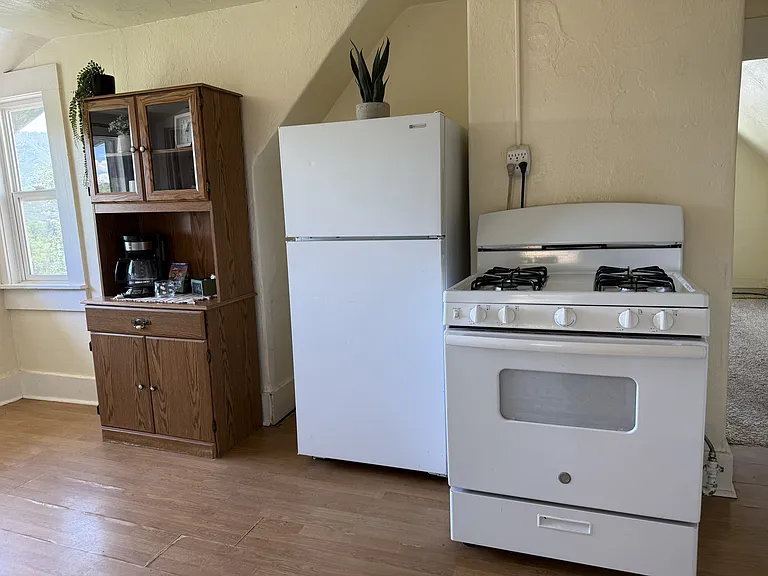 1122 E 5th Ave #5 — Photo 2
