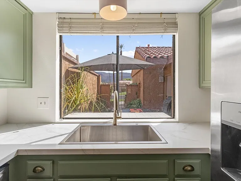 44 Malaga Dr — Photo 9
