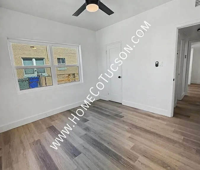1812 E 9th St — Photo 17