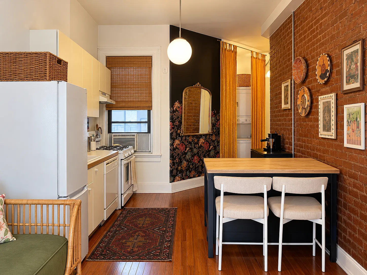 447 Jefferson Ave — Photo 3