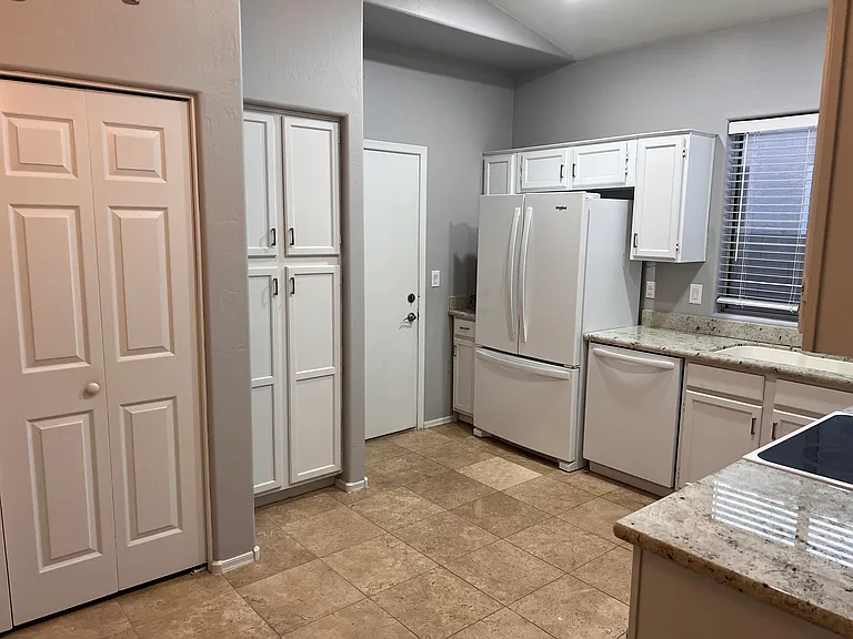 4322 E Milton Dr — Photo 5
