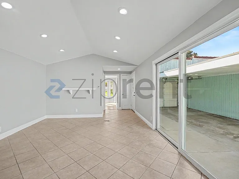 1834 Club Dr — Photo 8