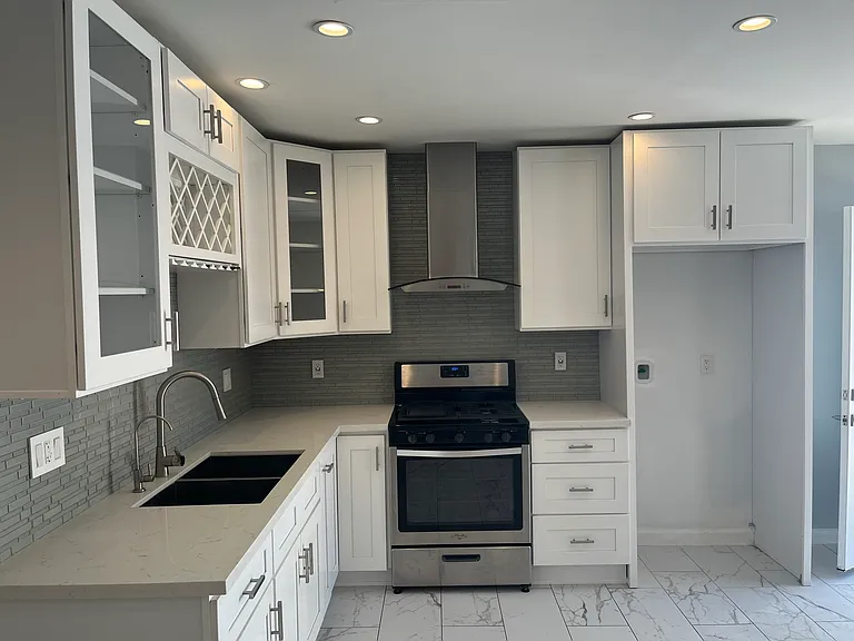 1201 N Niagara St #101 — Photo 6