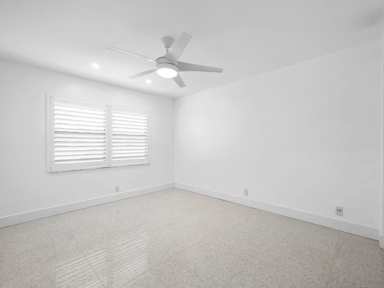 330 SE 20th Ave #408 — Photo 20