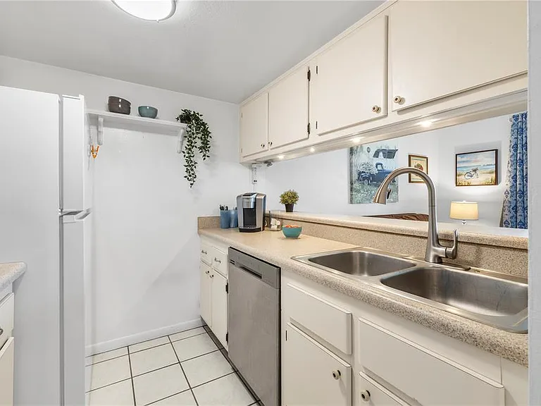 2525 W Bay Dr #C21 — Photo 18