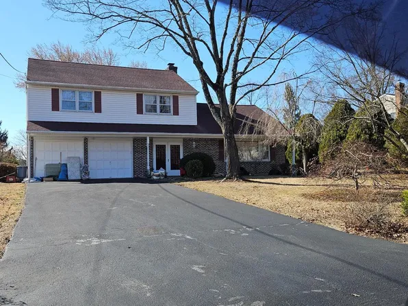 1320 Randy Dr, Pottstown, PA 19464