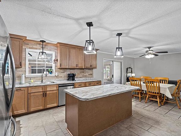 3rd image of 6571 Sandra Dr