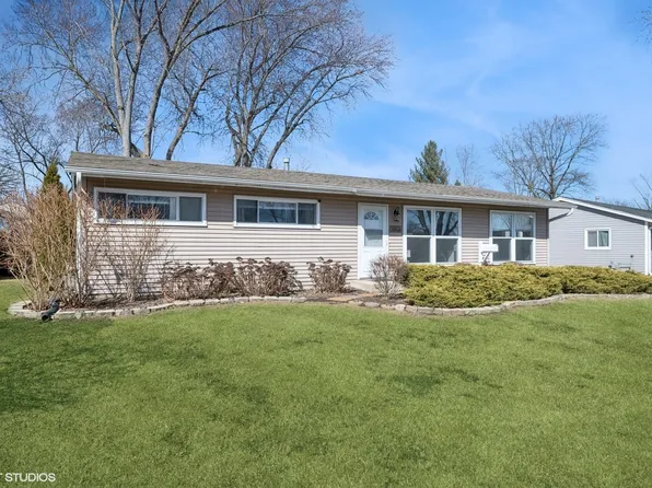 36812 N Grandwood Dr, Gurnee, IL 60031