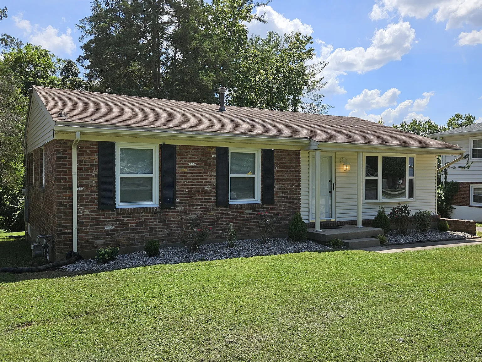 3 bed, 2177 sqft, $2,100 — Photo 2