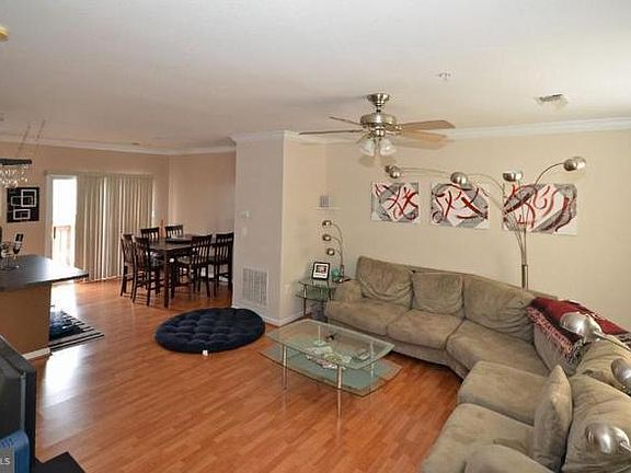 3rd image of 21803 Jarvis Sq