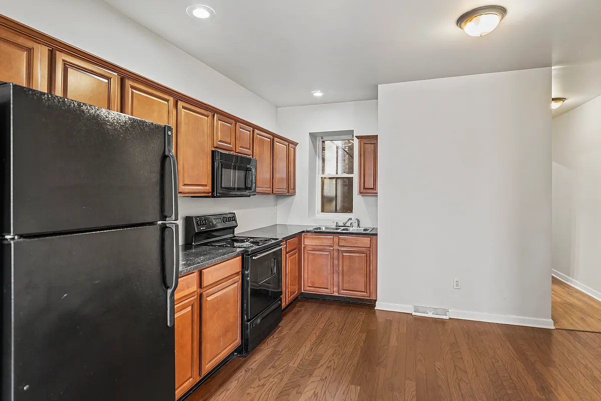 Building Photo - 70 Morris St #1E