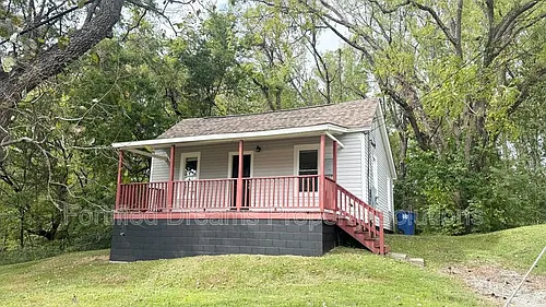 2015 Row St Photo 1