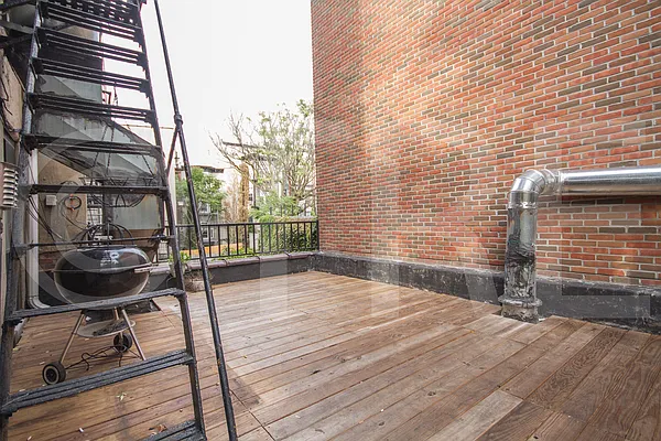 Rented by Twyford Real Estate | media 16