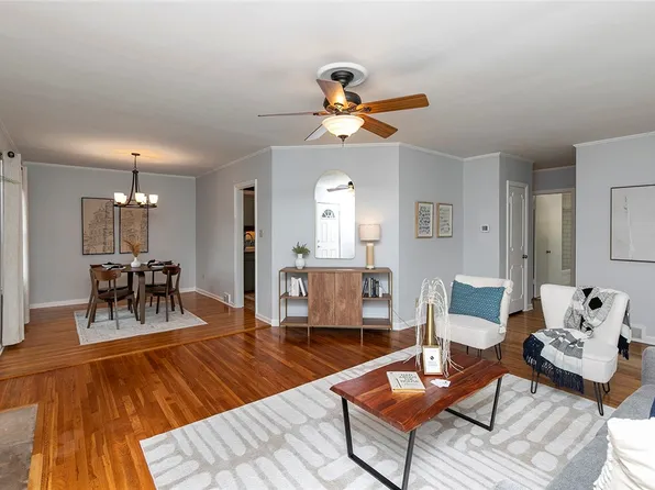 5821 Pleasant Dr, Des Moines, IA 50312