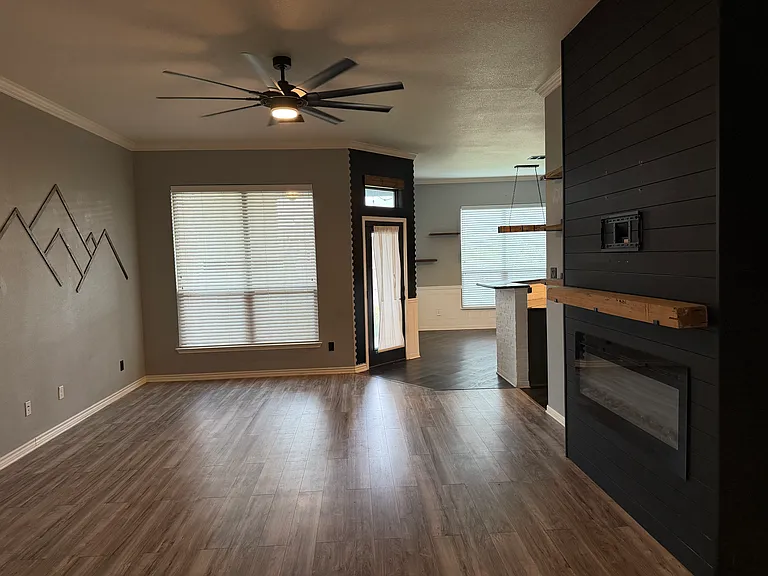 5936 Alexandria Dr — Photo 5