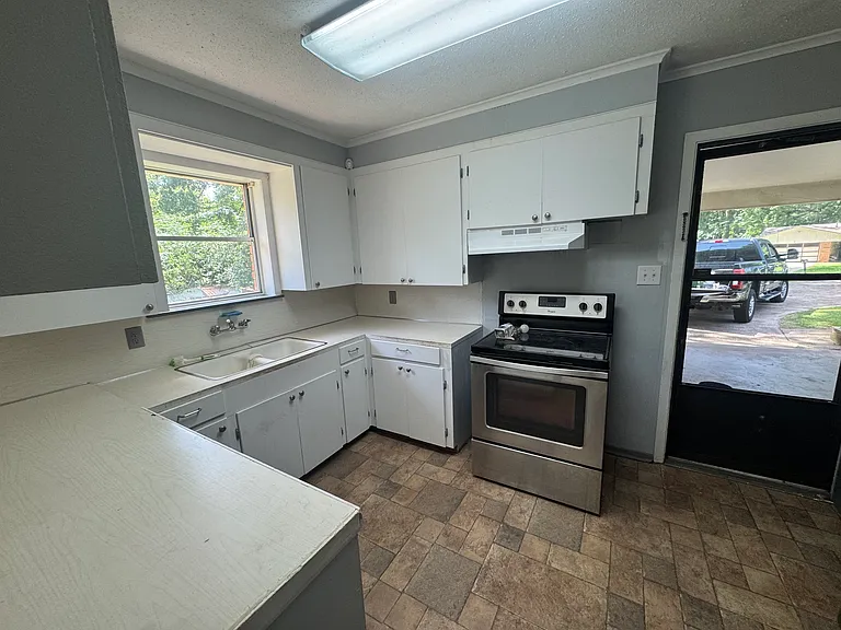 8900 Acacia Ln — Photo 9