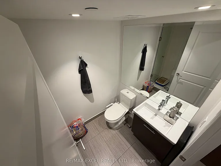 386 Yonge St #503 — Photo 25