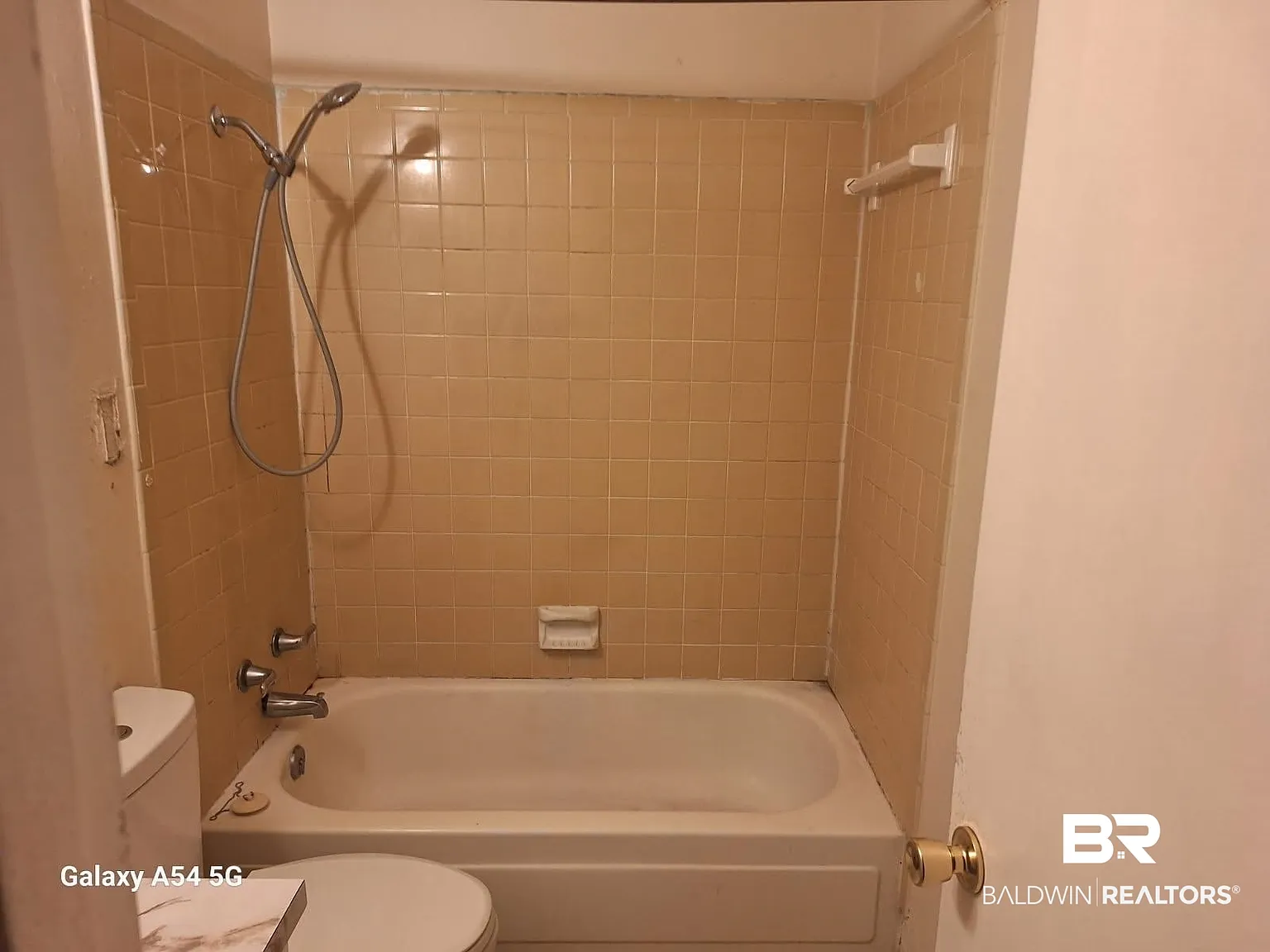 3 bed, 1.5 bath, 1050 sqft, $1,200 — Photo 3