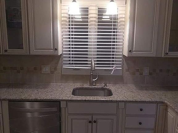 3rd image of 15 Knoll Dr
