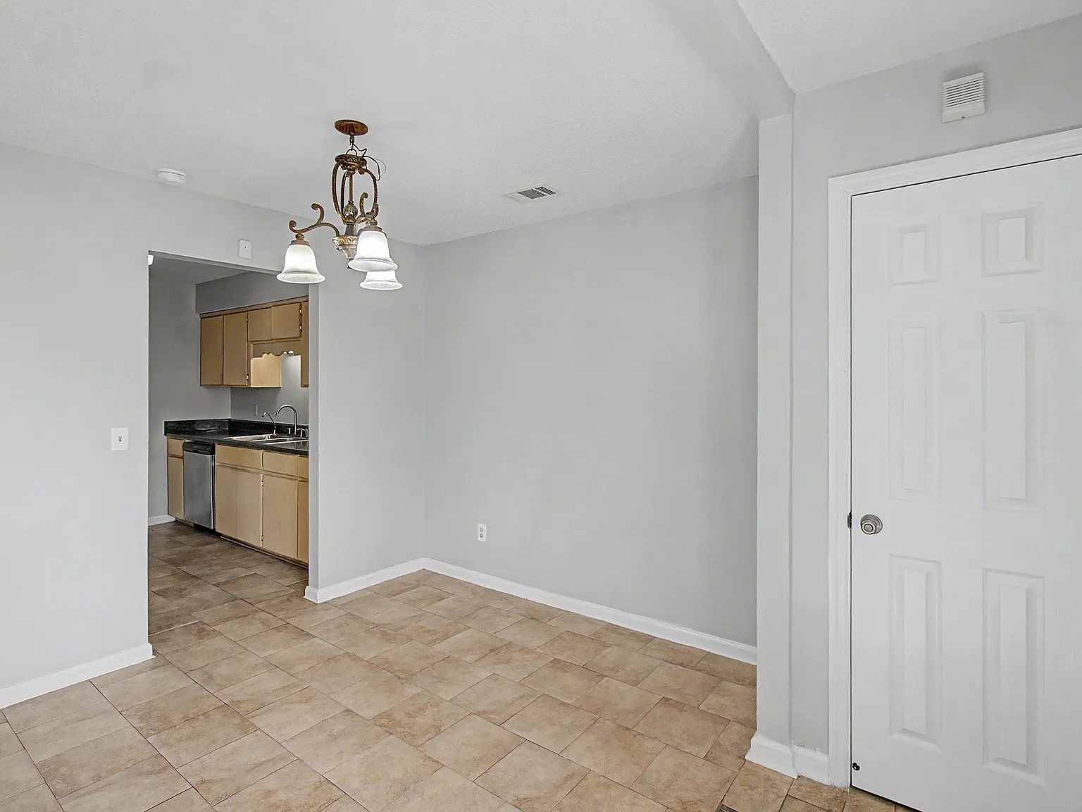1651 Latham Court - 1 — Photo 2
