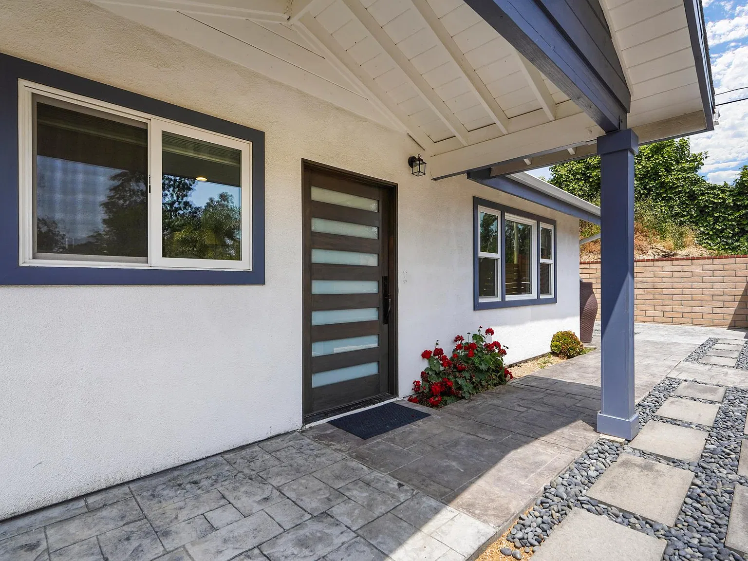 2 bed, 950 sqft, $3,400 — Photo 3